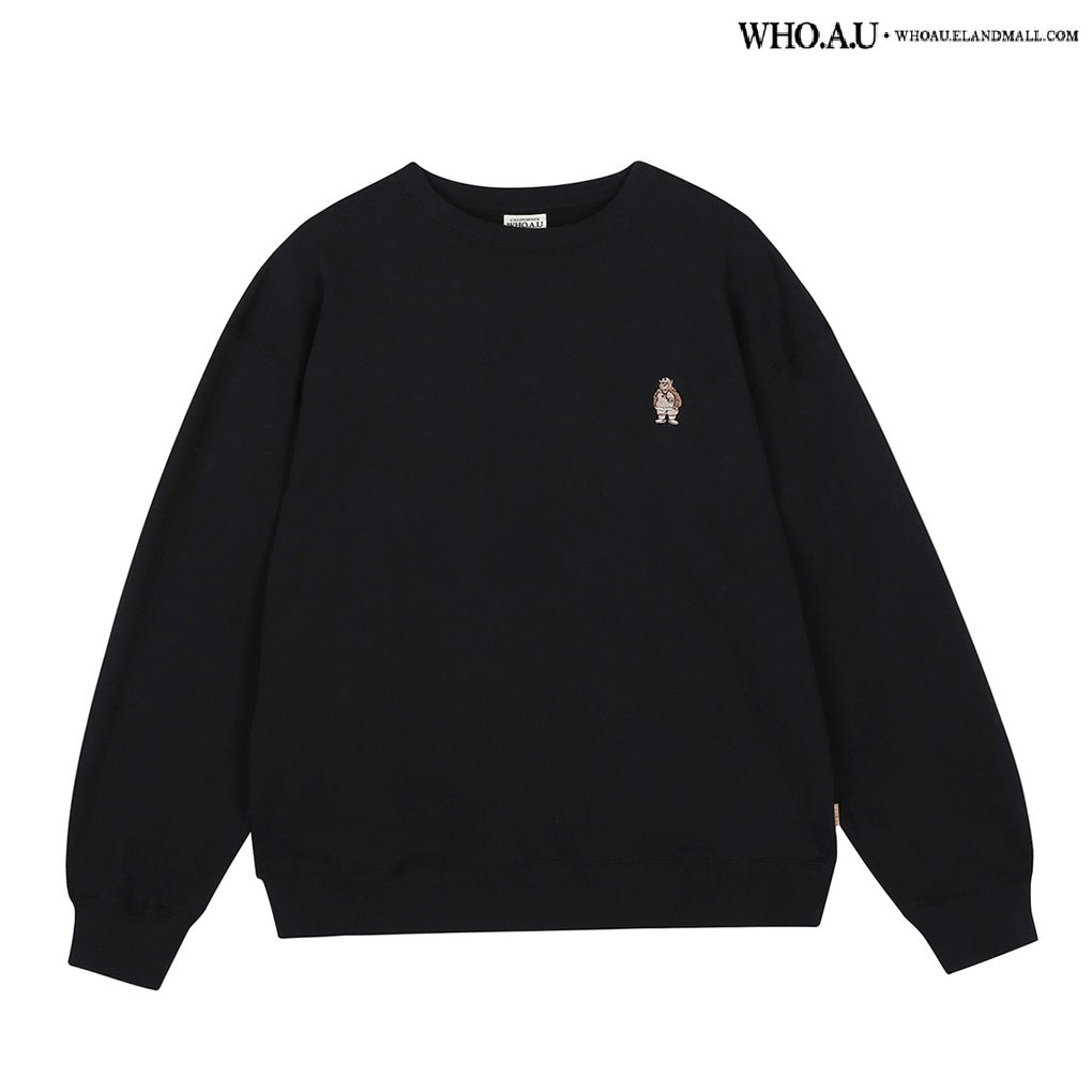 [WHO.A.U] Steve embroidery sweatshirt (起毛) _BLACK [最終在庫]即出荷