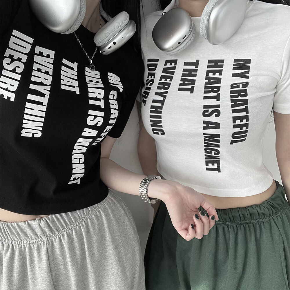 [韓国女性人気ファッション]縦レタリングクロップ半袖 - コクモト KOCUMOTO