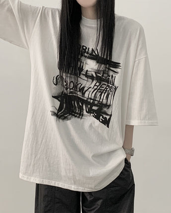 [韓国女性人気ファッション]オーバーフィット無彩色プリント半袖Tシャツ - コクモト KOCUMOTO