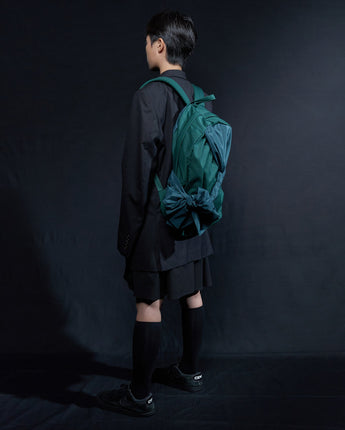 [IUGAMAKARAS] Knotted Backpack (Peacock Green) 韓国人気 ストリートファッション - コクモト KOCUMOTO