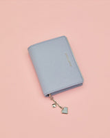 [JILLSTUART] [Lily HIGH] Logo Embellished Cowhide semi-wallet 2色 - コクモト KOCUMOTO