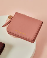 [JILLSTUART][24SS][BONNIE]Logo printed cowhide leather wallet _ DARK PINK - コクモト KOCUMOTO