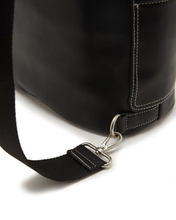 [JILLSTUART][Gelato] Black Vegan Leather Stitch Sling Bag 韓国人気/バックパック/リュックサック - コクモト KOCUMOTO