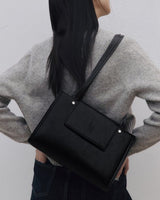 [LEATHERY] Bolted Square Shoulder Bag 2色 新商品 デイリー 女性バッグ - コクモト KOCUMOTO