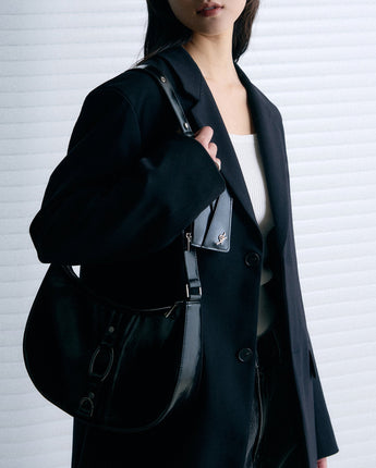 [LEATHERY] Crack Effect Halfmoon Shoulder Cross-Bag [BLACK] 新商品 デイリー 女性バッグ - コクモト KOCUMOTO