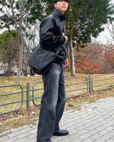 [LEATHERY] CRACKED CROSS-BAG [BLACK] 新商品 デイリーバッグ 男女共用 - コクモト KOCUMOTO