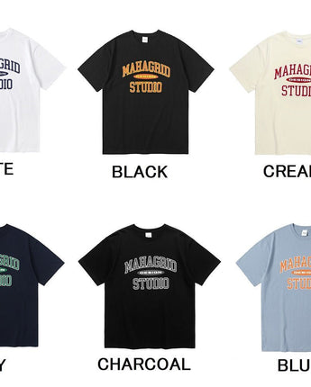 [MAHAGRID X Stray Kids] 2022SS COLLEGE LOGO TEE - コクモト KOCUMOTO