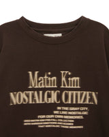 [MATIN KIM] 23F/W MATIN NOSTALGIC LETTERING TOP IN BROWN - コクモト KOCUMOTO