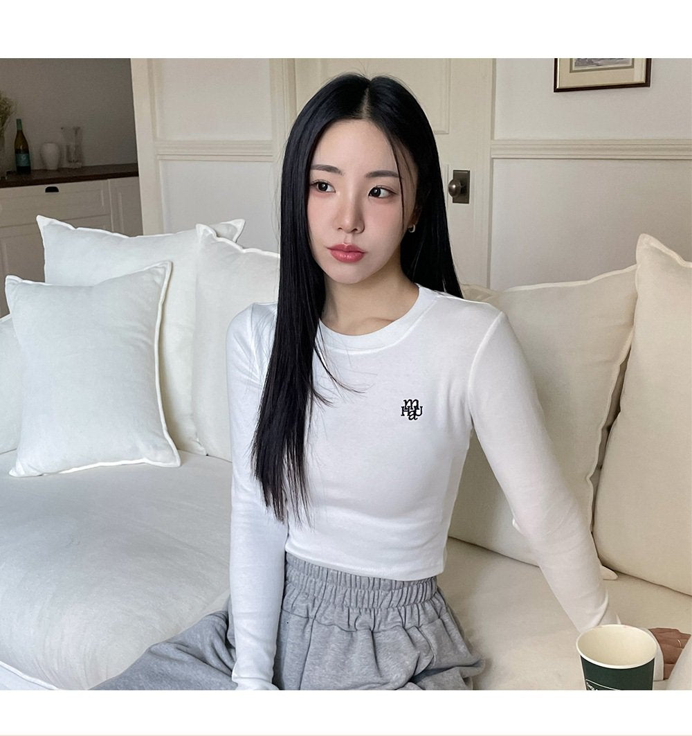 [muahmuah] Logo Stitch Crop Long Sleeve 3色 新商品 韓国人気 肝節期 女性服 - コクモト KOCUMOTO