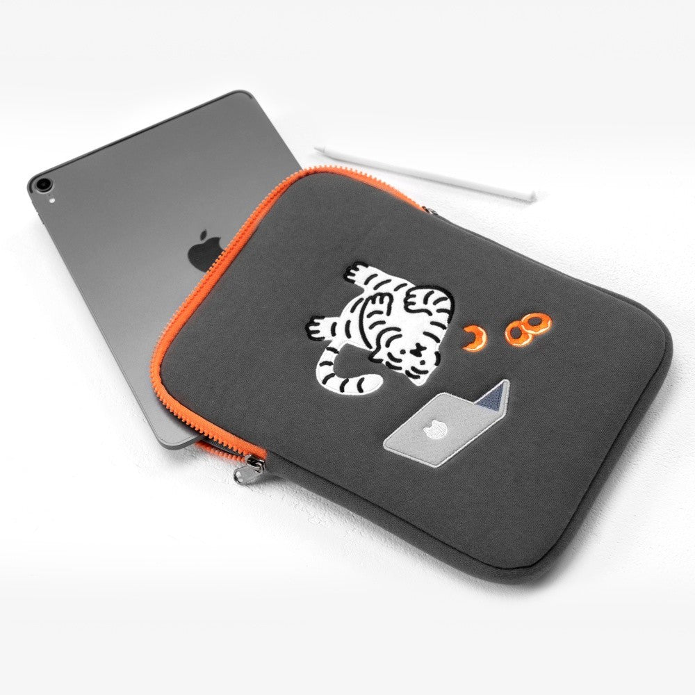 [MUZIK TIGER] Doughnut Tiger Laptop / Tablet Pouch / 9.7-17inch - コクモト KOCUMOTO