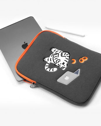 [MUZIK TIGER] Doughnut Tiger Laptop / Tablet Pouch / 9.7-17inch - コクモト KOCUMOTO