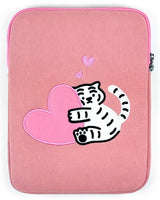 [MUZIK TIGER] Hug tiger Laptop / Tablet Pouch / 9.7-17inch - コクモト KOCUMOTO