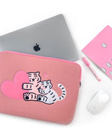 [MUZIK TIGER] Hug tiger Laptop / Tablet Pouch / 9.7-17inch - コクモト KOCUMOTO