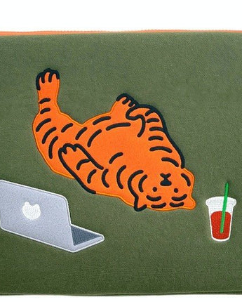 [MUZIK TIGER] Lazy tiger Laptop / Tablet Pouch / 9.7-17inch - コクモト KOCUMOTO