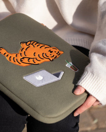 [MUZIK TIGER] Lazy tiger Laptop / Tablet Pouch / 9.7-17inch - コクモト KOCUMOTO