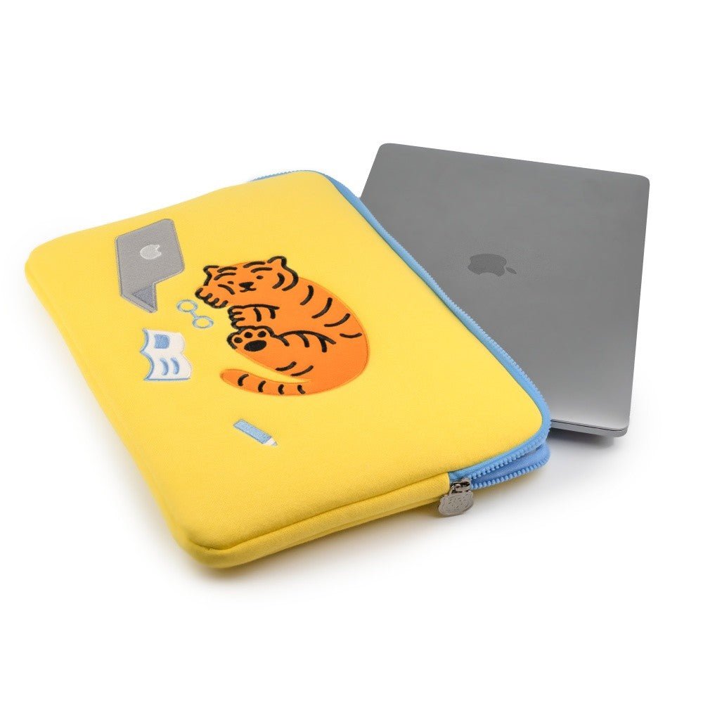 [MUZIK TIGER] Sleepy tiger Laptop / Tablet Pouch / 9.7-16inch - コクモト KOCUMOTO