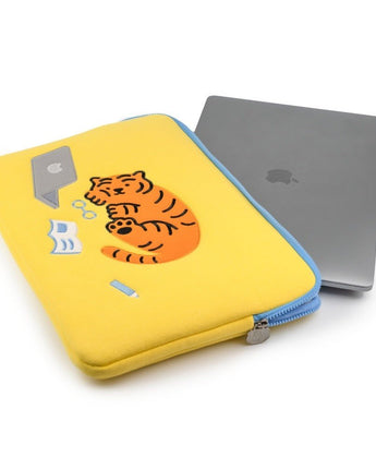 [MUZIK TIGER] Sleepy tiger Laptop / Tablet Pouch / 9.7-16inch - コクモト KOCUMOTO