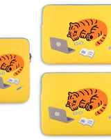 [MUZIK TIGER] Sleepy tiger Laptop / Tablet Pouch / 9.7-16inch - コクモト KOCUMOTO