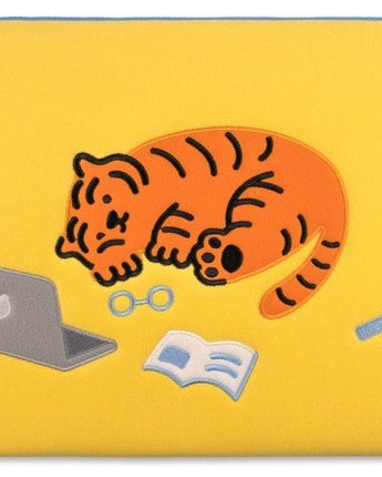 [MUZIK TIGER] Sleepy tiger Laptop / Tablet Pouch / 9.7-16inch - コクモト KOCUMOTO