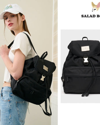 [SALAD BOWLS] SYMBOL NYLON SMALL BACKPACK 女性バッグ デイリーバッグ - コクモト KOCUMOTO