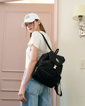 [SALAD BOWLS] SYMBOL NYLON SMALL BACKPACK 女性バッグ デイリーバッグ - コクモト KOCUMOTO