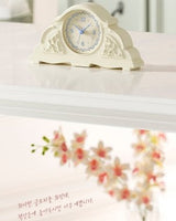 [ticktok studio] Glory1 Antique Noiseless Table Clock 3色 高級時計 デザイン小道具 贈り物 - コクモト KOCUMOTO