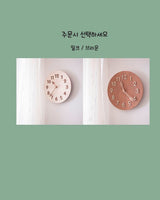 [ticktok studio] Oval leaf milk/brown interior Wall clock 2色 韓国の人気 ホームデコ 贈り物 - コクモト KOCUMOTO