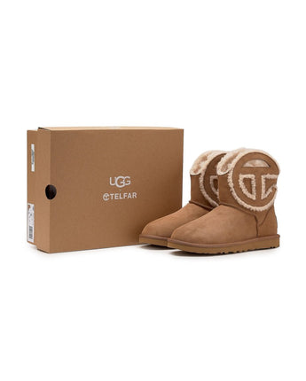 [UGG] UGG X TELFARロゴクラシックブーツ - コクモト KOCUMOTO