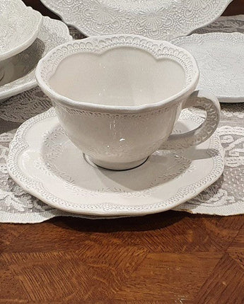 [VBC CASA] Lace tea cup + saucer 4色 マグカップ 食器セット 韓国人気 家の贈り物 誕生日プレゼント キッチン用品 陶器 高級インテリア - コクモト KOCUMOTO