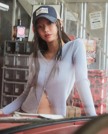 [WHO.A.U][OH MY GIRL-YooA(ユア)] Ribbed button cardigan 3色 新商品 韓国ファッション 韓国人気 女性服 肝節期 日常服 ストリートファッション 学生ファッション カジュアル - コクモト KOCUMOTO